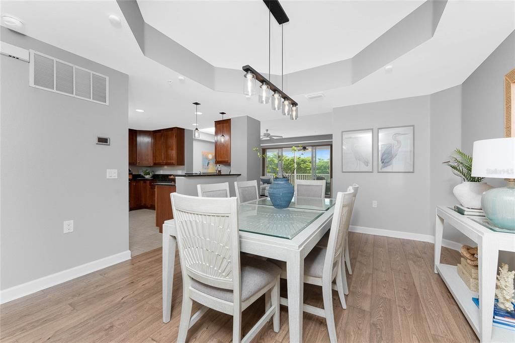 На продажу: $254,900 (3 спален, 2 ванн, 1498 Квадратных фут)