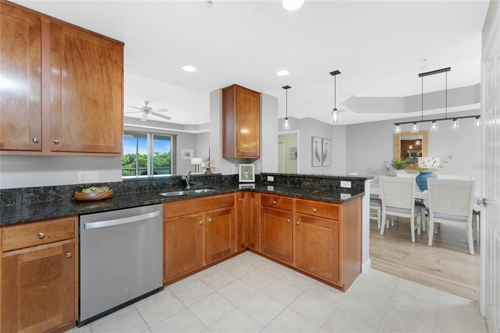 На продажу: $254,900 (3 спален, 2 ванн, 1498 Квадратных фут)