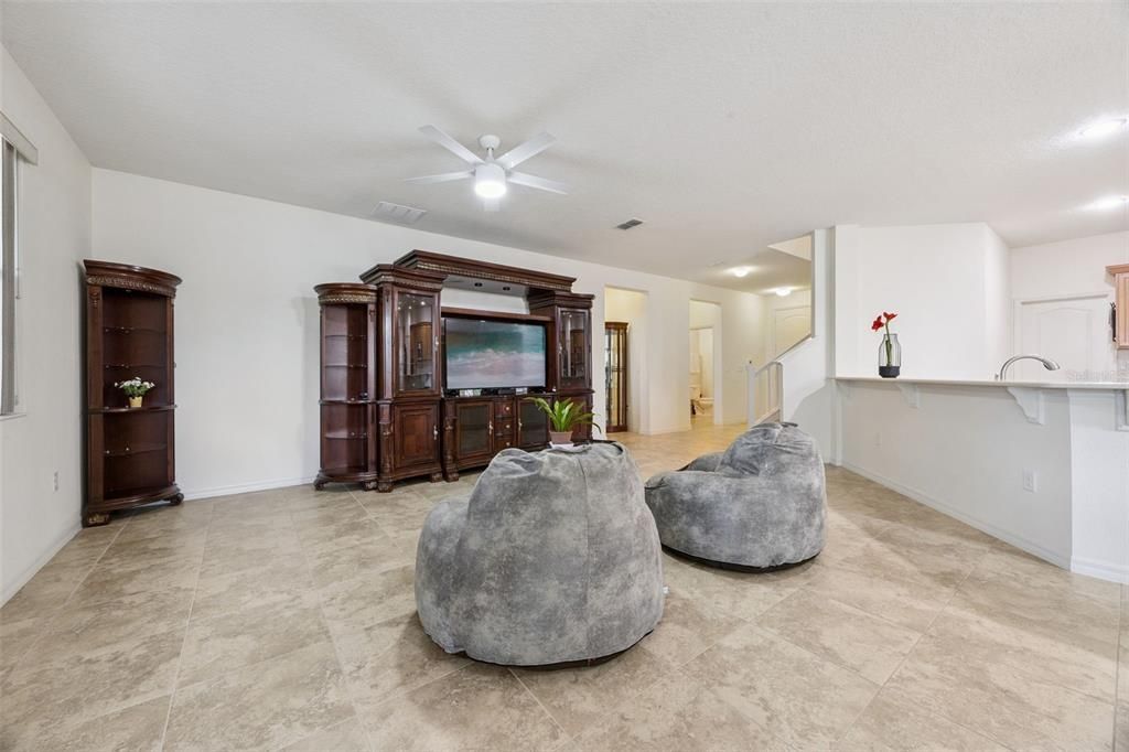 En Venta: $459,900 (5 camas, 3 baños, 3130 Pies cuadrados)