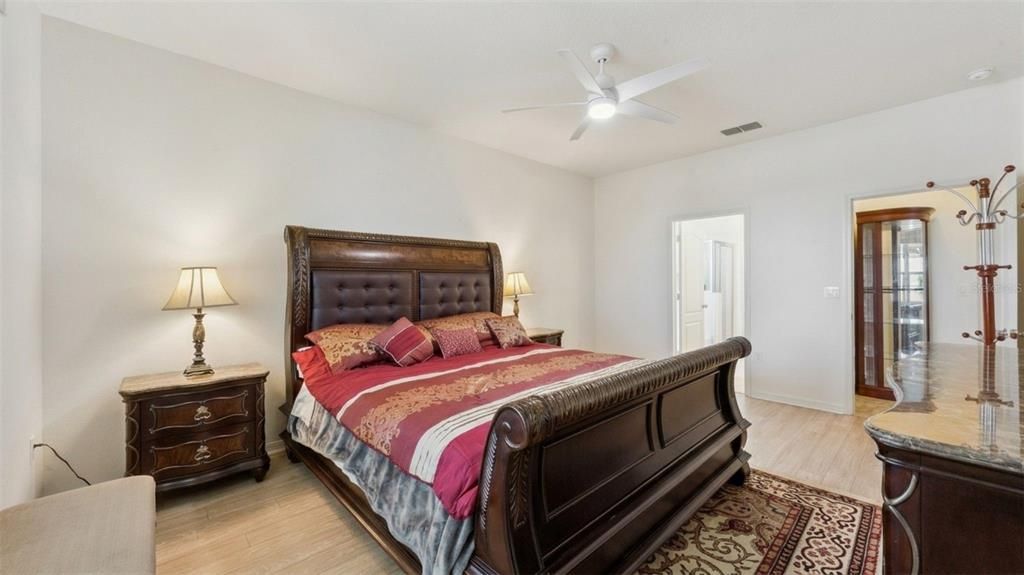 En Venta: $459,900 (5 camas, 3 baños, 3130 Pies cuadrados)
