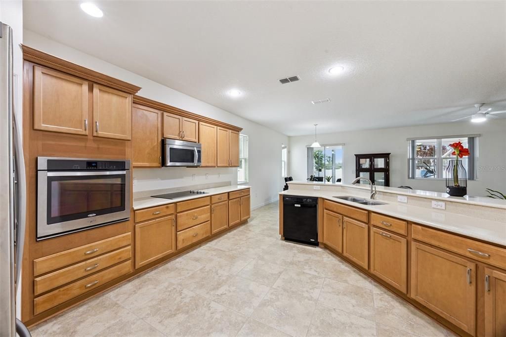 En Venta: $459,900 (5 camas, 3 baños, 3130 Pies cuadrados)