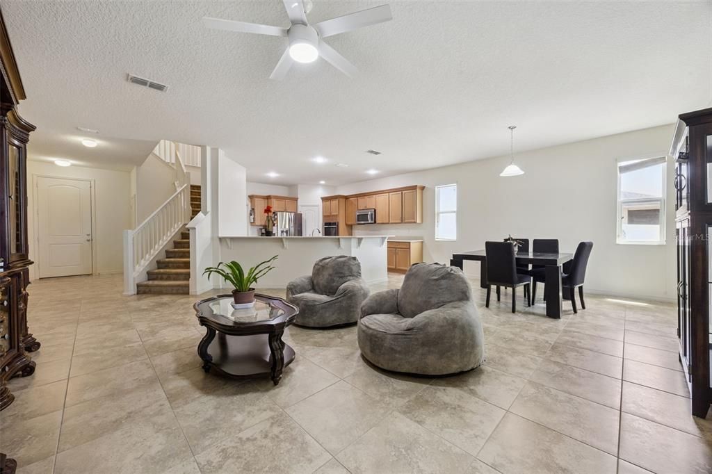 En Venta: $459,900 (5 camas, 3 baños, 3130 Pies cuadrados)