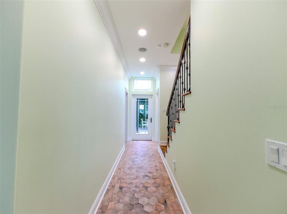En Venta: $1,195,000 (4 camas, 3 baños, 2673 Pies cuadrados)