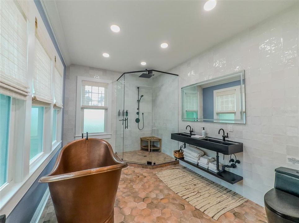 En Venta: $1,195,000 (4 camas, 3 baños, 2673 Pies cuadrados)