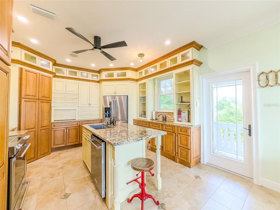 En Venta: $1,195,000 (4 camas, 3 baños, 2673 Pies cuadrados)
