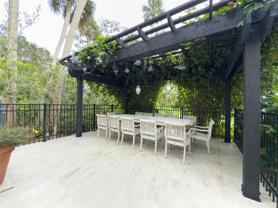 En Venta: $1,195,000 (4 camas, 3 baños, 2673 Pies cuadrados)