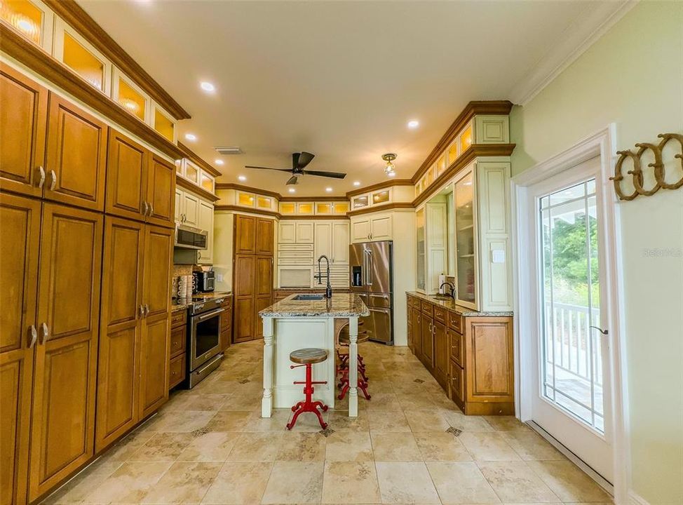 En Venta: $1,195,000 (4 camas, 3 baños, 2673 Pies cuadrados)