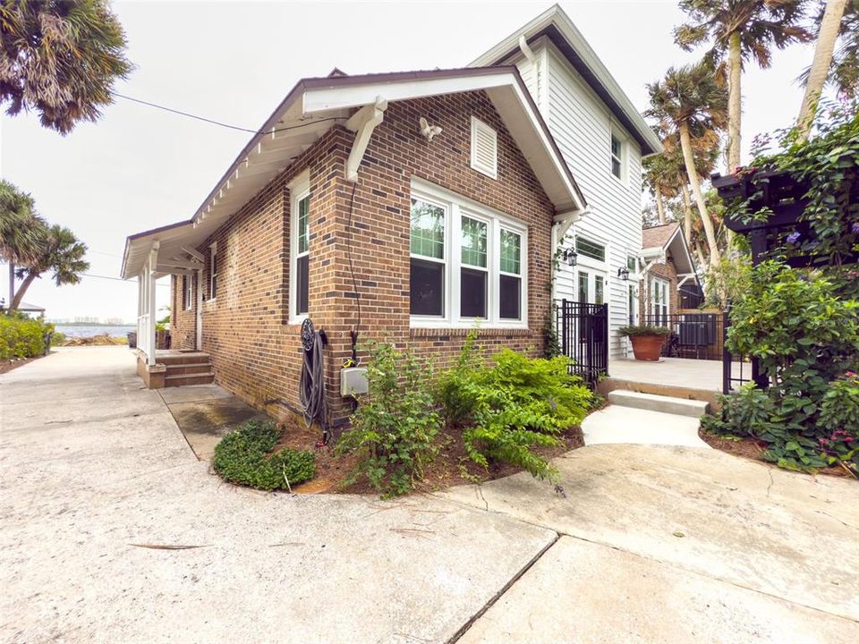 En Venta: $1,195,000 (4 camas, 3 baños, 2673 Pies cuadrados)