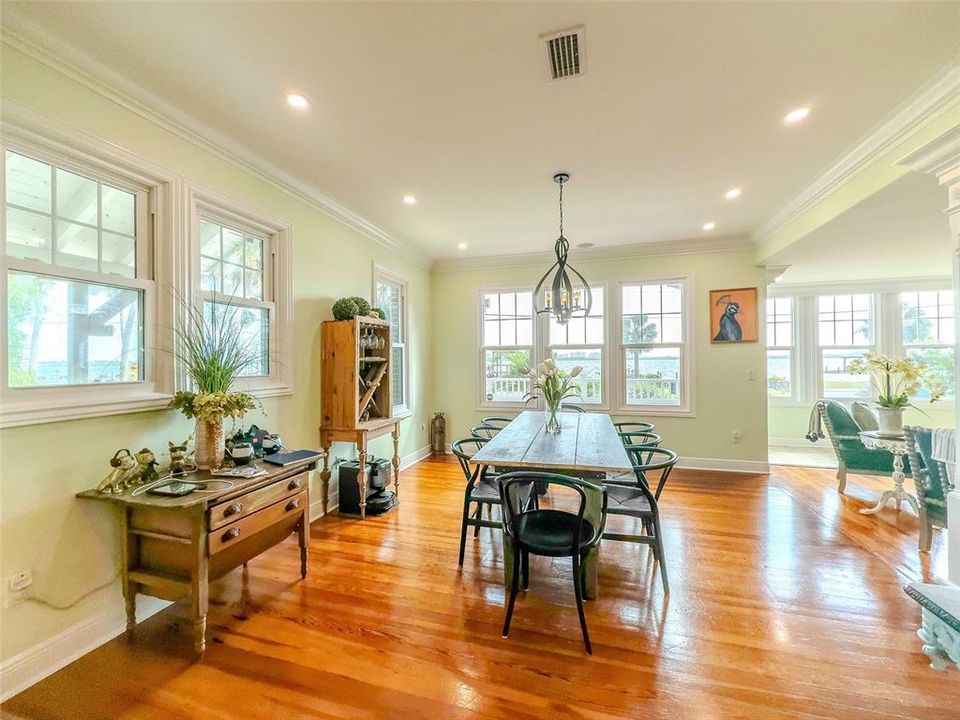 En Venta: $1,195,000 (4 camas, 3 baños, 2673 Pies cuadrados)