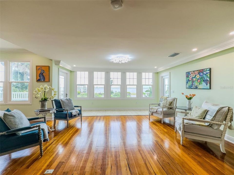 En Venta: $1,195,000 (4 camas, 3 baños, 2673 Pies cuadrados)