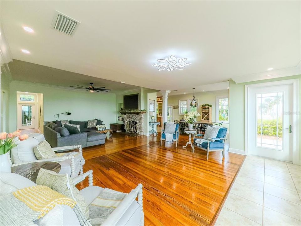 En Venta: $1,195,000 (4 camas, 3 baños, 2673 Pies cuadrados)