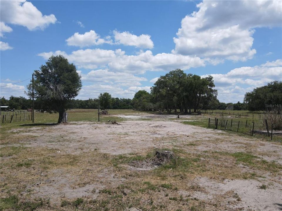 На продажу: $145,000 (4.28 acres)