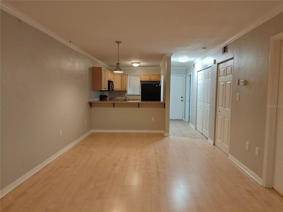 For Rent: $1,250 (2 beds, 2 baths, 874 Square Feet)