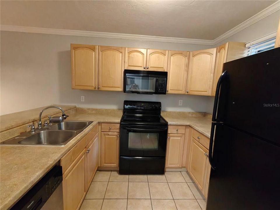 For Rent: $1,250 (2 beds, 2 baths, 874 Square Feet)