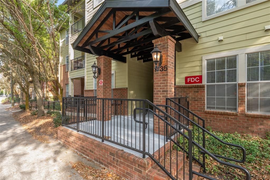 Activo con contrato: $437,900 (3 camas, 3 baños, 1354 Pies cuadrados)