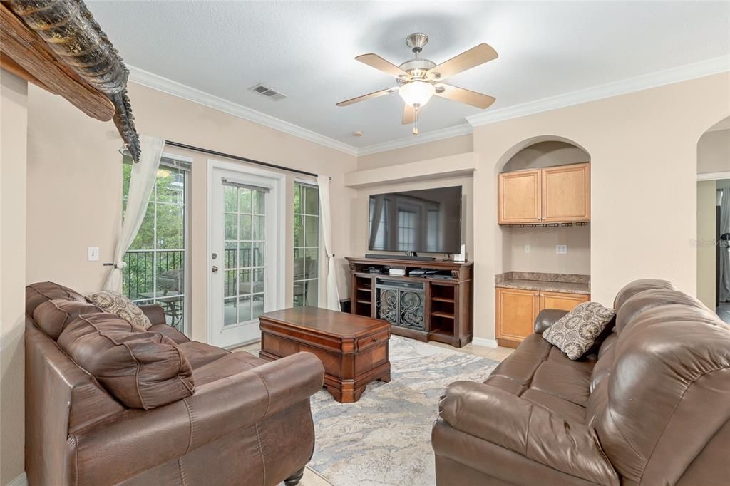 Activo con contrato: $437,900 (3 camas, 3 baños, 1354 Pies cuadrados)