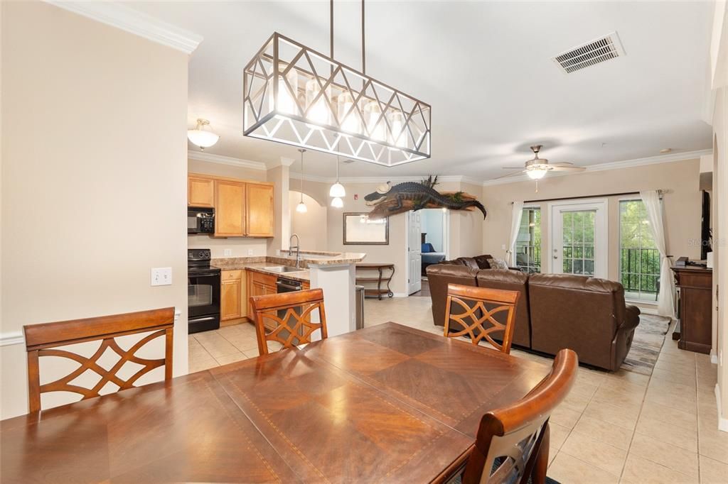 Activo con contrato: $437,900 (3 camas, 3 baños, 1354 Pies cuadrados)