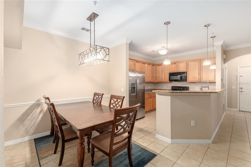 Activo con contrato: $437,900 (3 camas, 3 baños, 1354 Pies cuadrados)