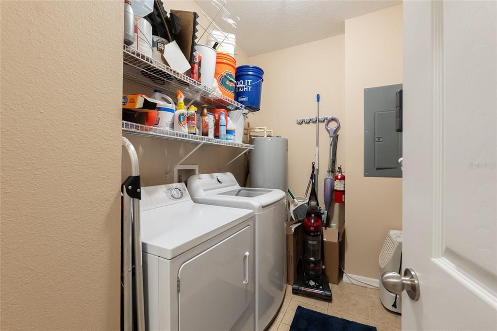 Activo con contrato: $437,900 (3 camas, 3 baños, 1354 Pies cuadrados)