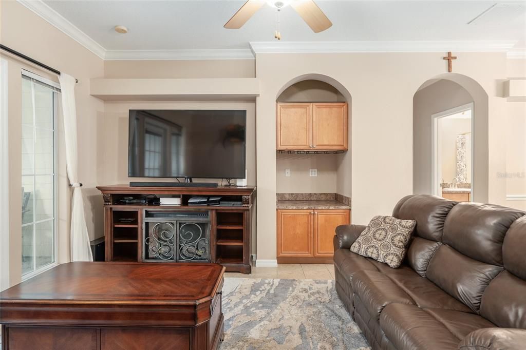 Activo con contrato: $437,900 (3 camas, 3 baños, 1354 Pies cuadrados)