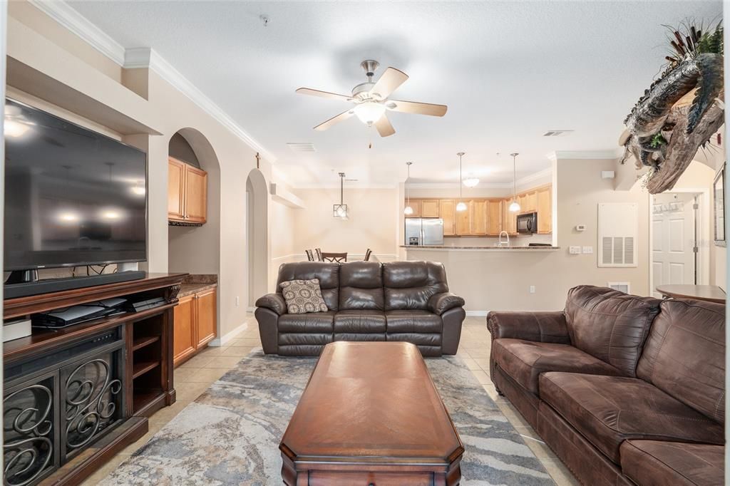 Activo con contrato: $437,900 (3 camas, 3 baños, 1354 Pies cuadrados)