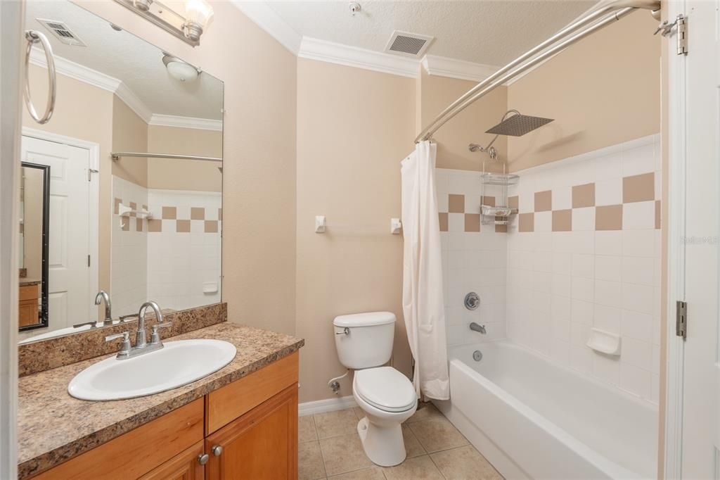 Activo con contrato: $437,900 (3 camas, 3 baños, 1354 Pies cuadrados)