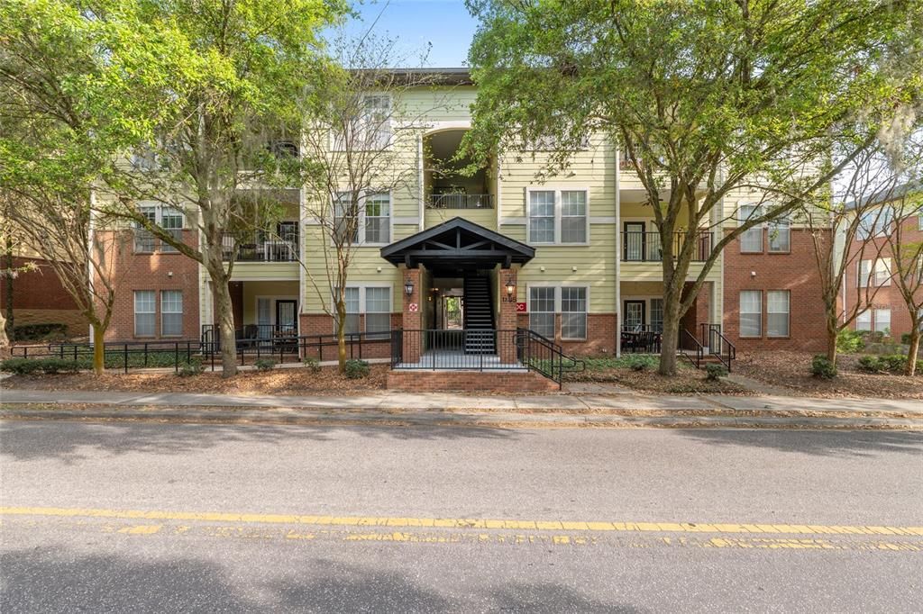 Activo con contrato: $437,900 (3 camas, 3 baños, 1354 Pies cuadrados)