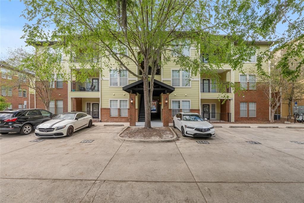 Activo con contrato: $437,900 (3 camas, 3 baños, 1354 Pies cuadrados)