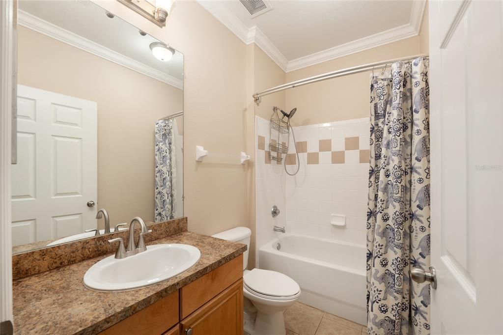 Activo con contrato: $437,900 (3 camas, 3 baños, 1354 Pies cuadrados)