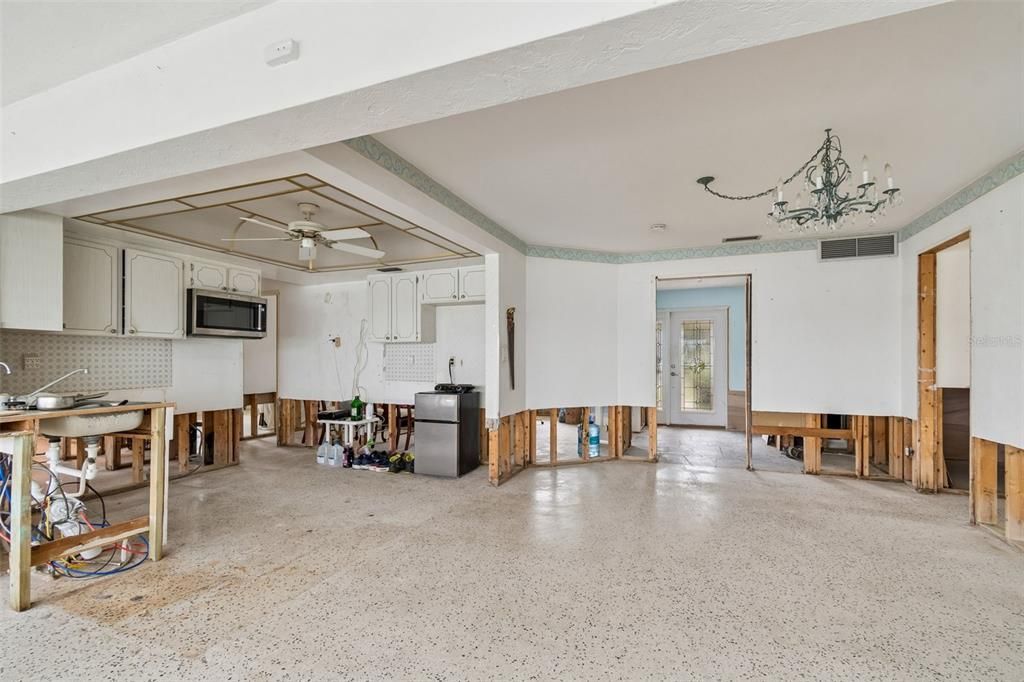 For Sale: $899,900 (3 beds, 2 baths, 1966 Square Feet)