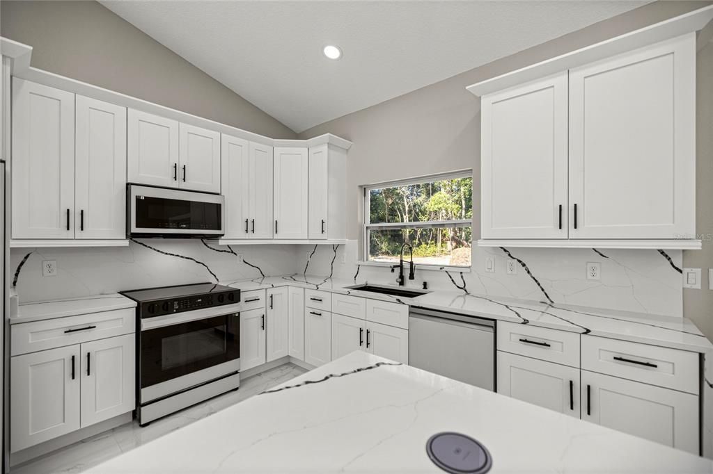 For Sale: $299,900 (3 beds, 2 baths, 1532 Square Feet)
