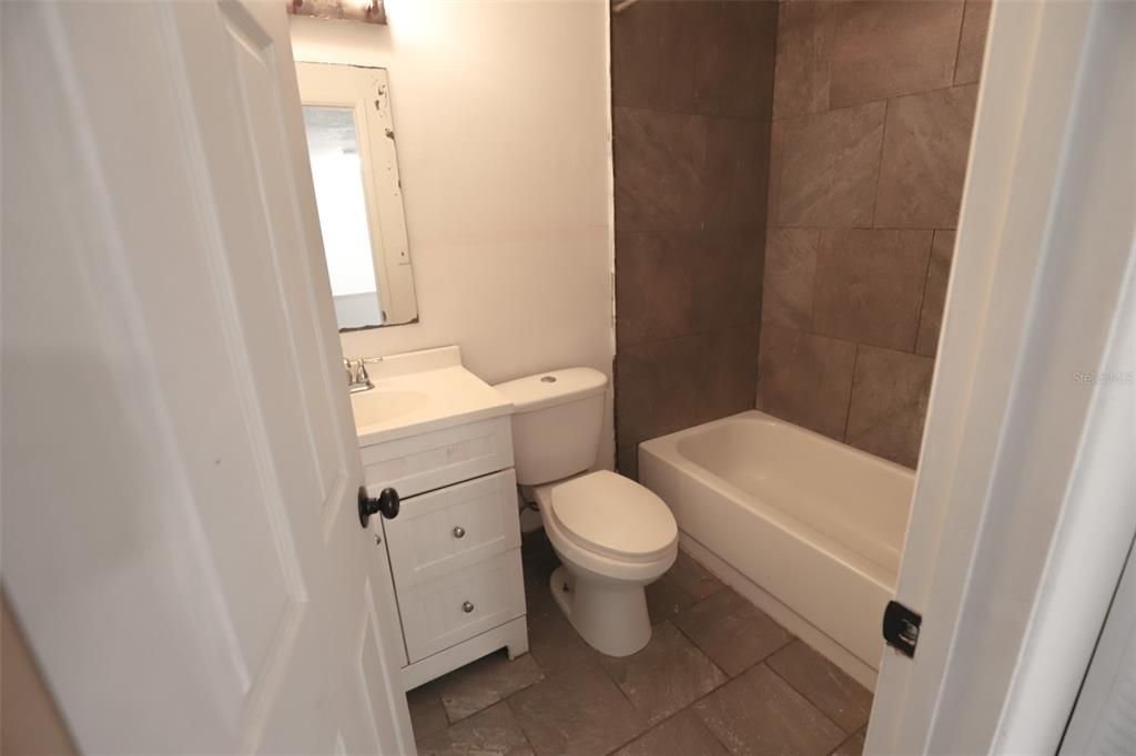 For Sale: $66,000 (4 beds, 1 baths, 972 Square Feet)