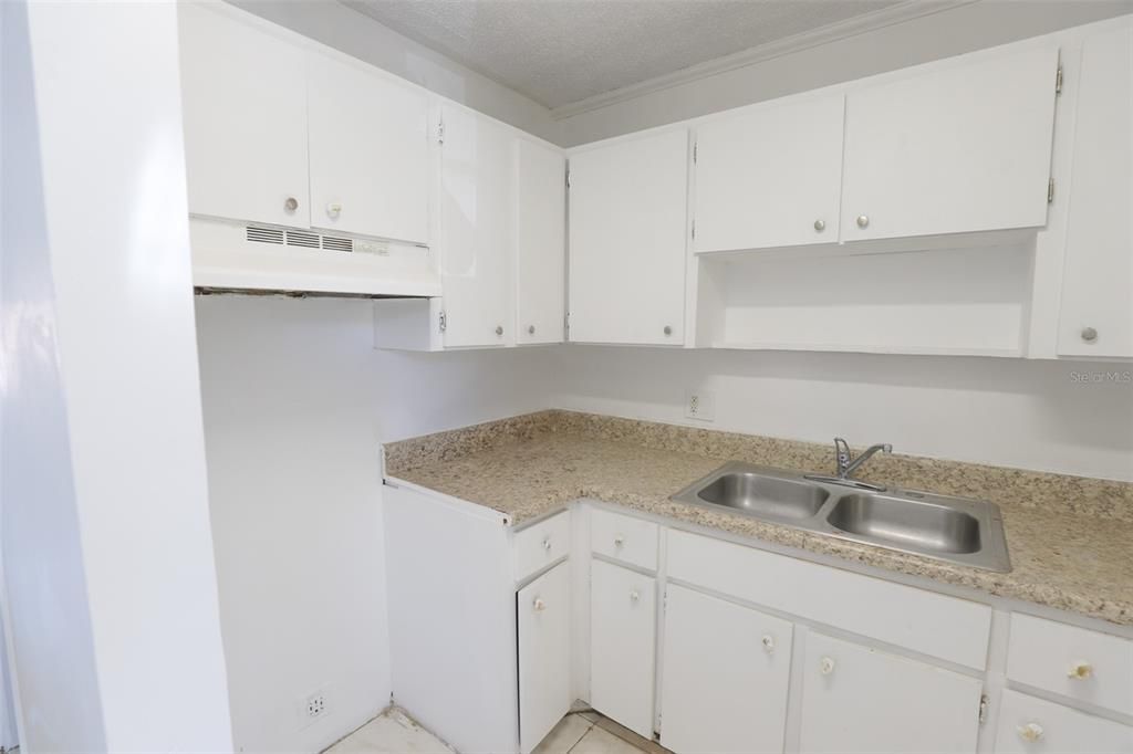 For Sale: $66,000 (4 beds, 1 baths, 972 Square Feet)