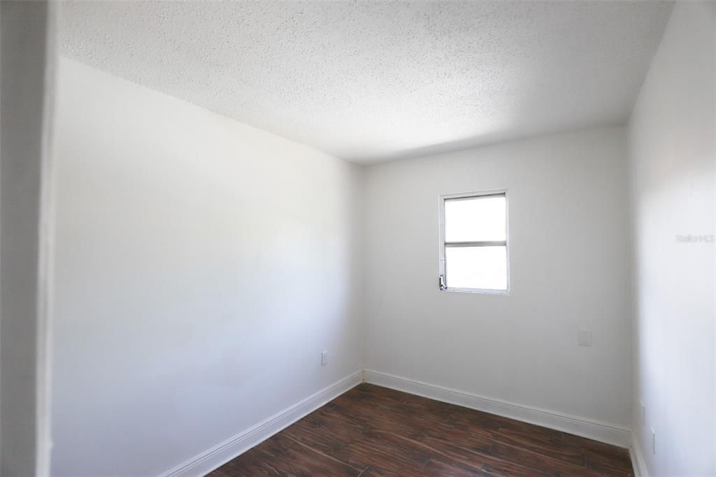 For Sale: $66,000 (4 beds, 1 baths, 972 Square Feet)