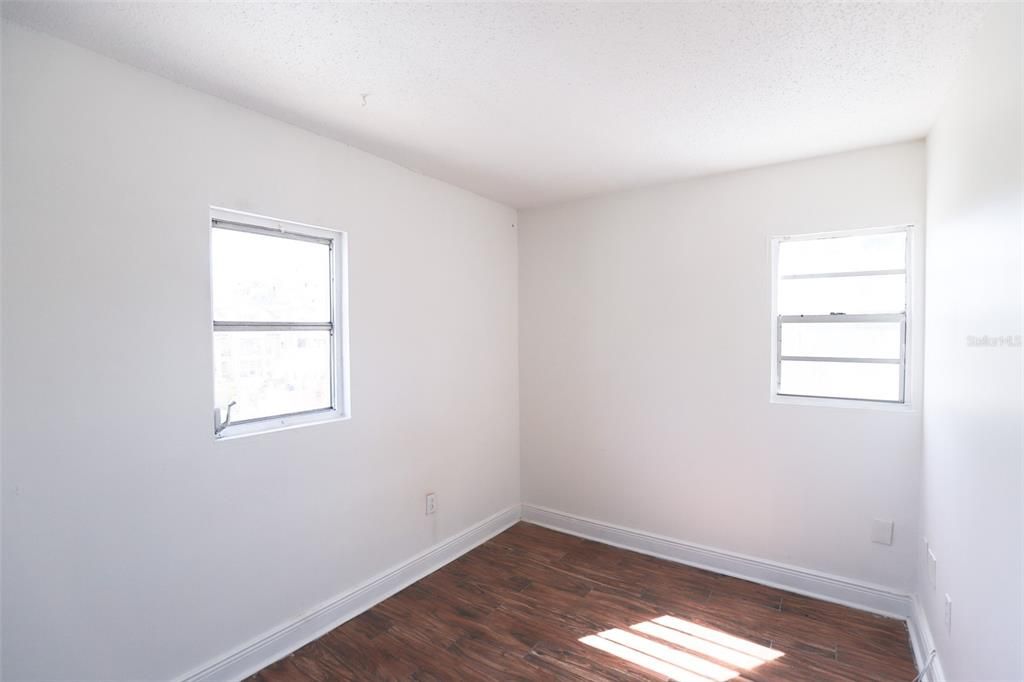 For Sale: $66,000 (4 beds, 1 baths, 972 Square Feet)