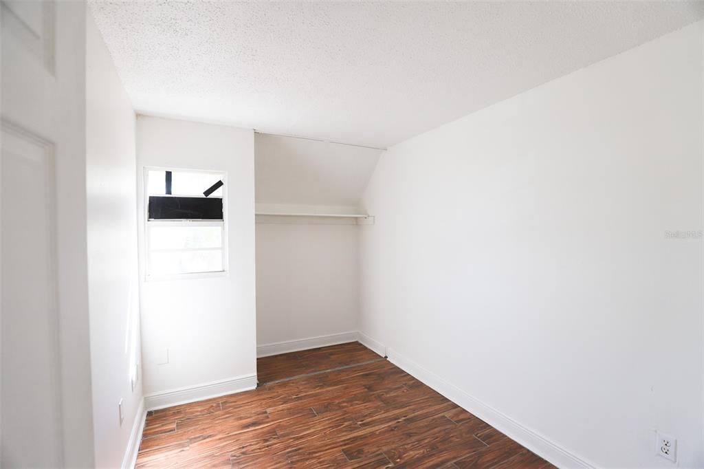 For Sale: $66,000 (4 beds, 1 baths, 972 Square Feet)