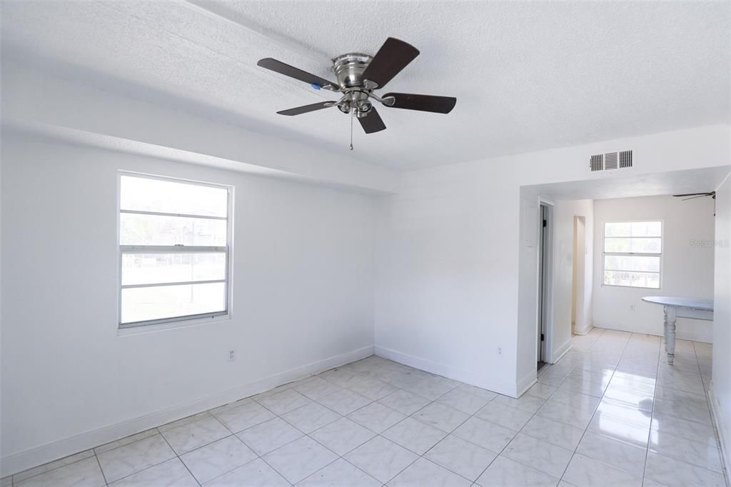 For Sale: $66,000 (4 beds, 1 baths, 972 Square Feet)