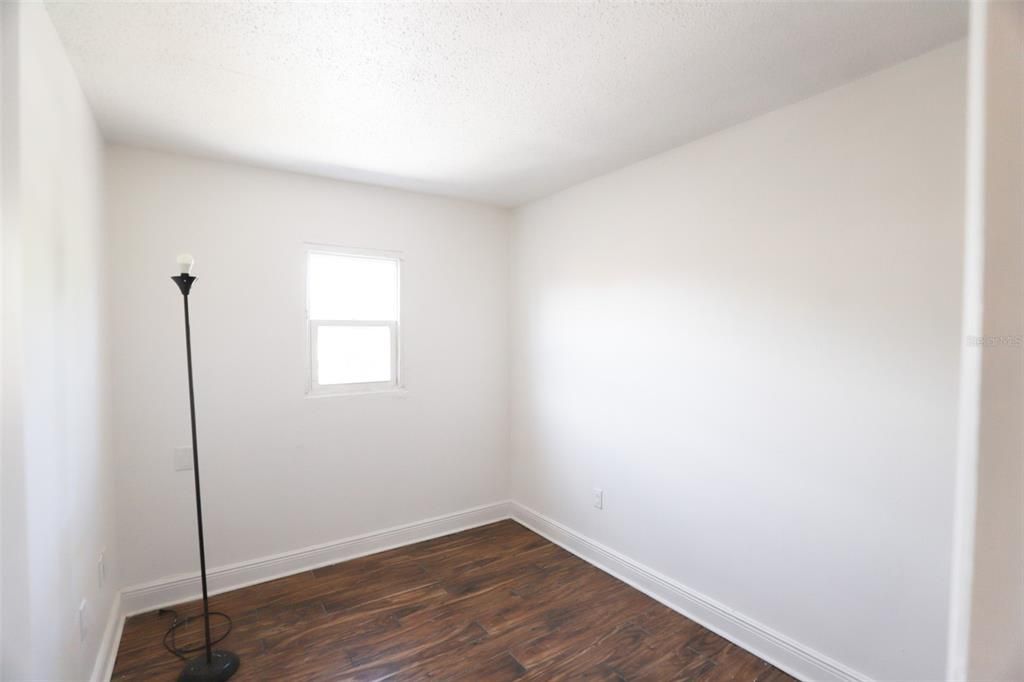 For Sale: $66,000 (4 beds, 1 baths, 972 Square Feet)