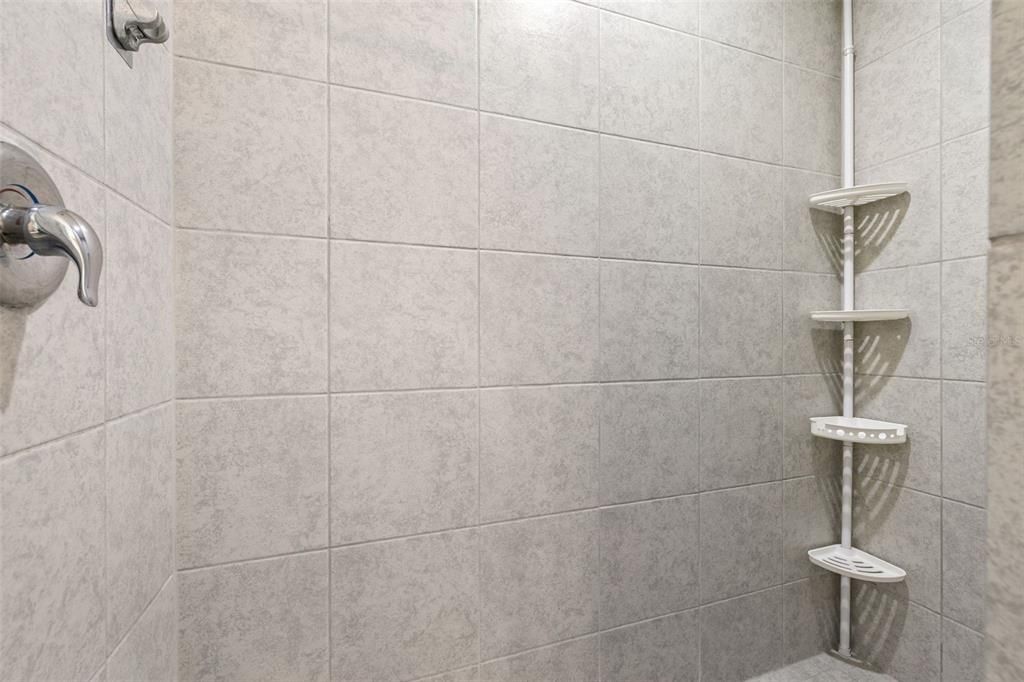 Activo con contrato: $2,000 (3 camas, 2 baños, 1380 Pies cuadrados)