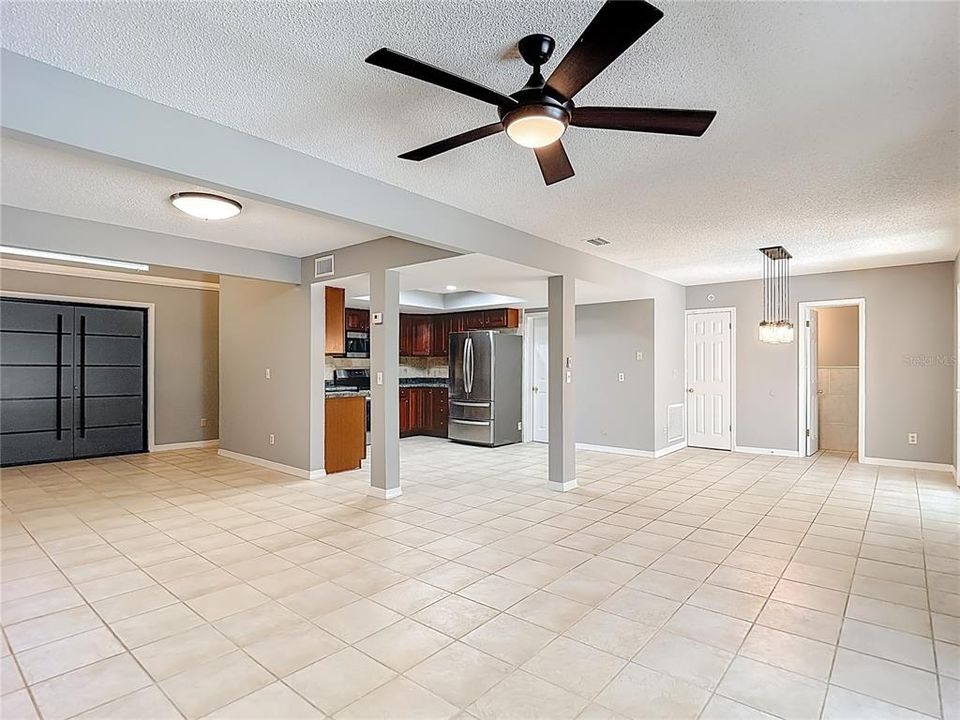 Activo con contrato: $459,900 (3 camas, 2 baños, 1840 Pies cuadrados)
