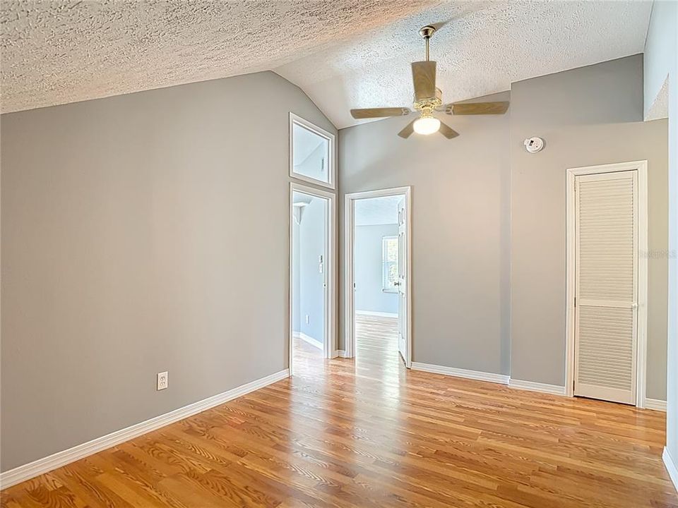 Activo con contrato: $459,900 (3 camas, 2 baños, 1840 Pies cuadrados)