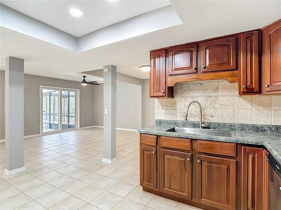 Activo con contrato: $459,900 (3 camas, 2 baños, 1840 Pies cuadrados)