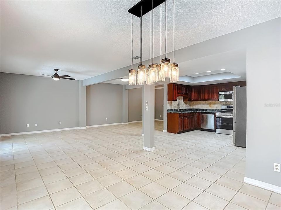 Activo con contrato: $459,900 (3 camas, 2 baños, 1840 Pies cuadrados)