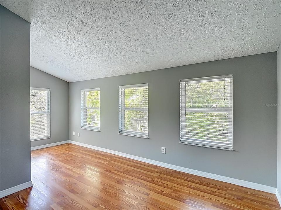 Activo con contrato: $459,900 (3 camas, 2 baños, 1840 Pies cuadrados)