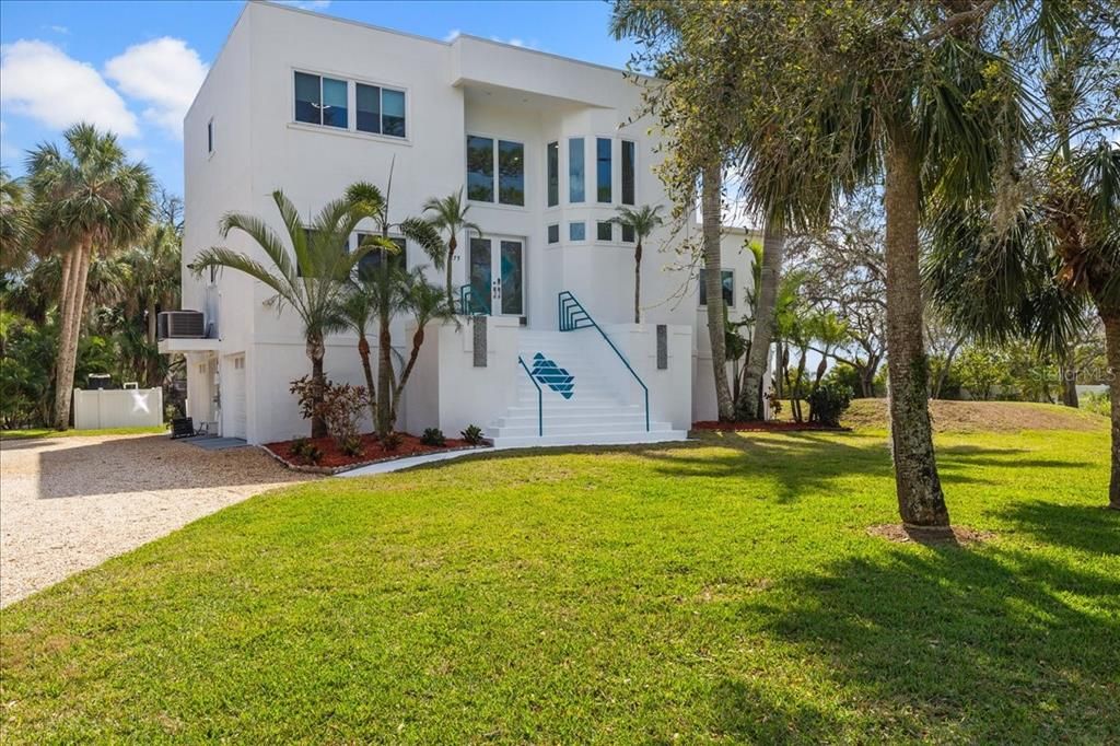 For Sale: $1,299,000 (4 beds, 3 baths, 2624 Square Feet)