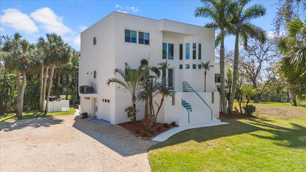 For Sale: $1,299,000 (4 beds, 3 baths, 2624 Square Feet)