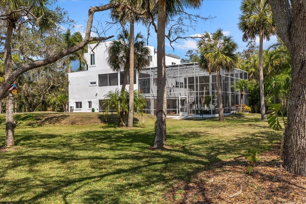 For Sale: $1,299,000 (4 beds, 3 baths, 2624 Square Feet)