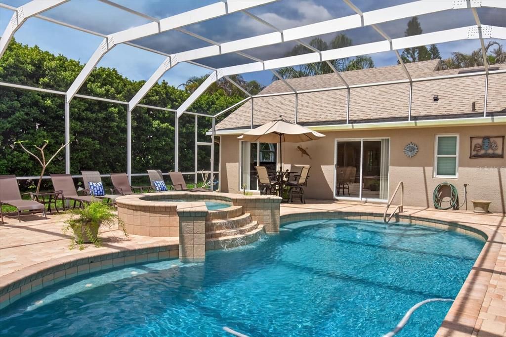 En Venta: $1,300,000 (4 camas, 4 baños, 3691 Pies cuadrados)