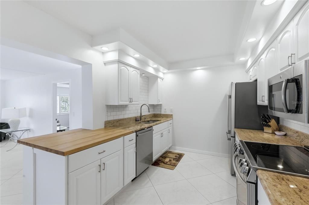 En Venta: $750,000 (4 camas, 2 baños, 2102 Pies cuadrados)