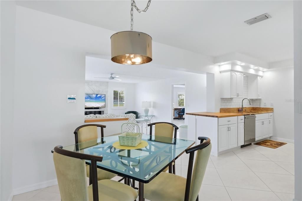En Venta: $750,000 (4 camas, 2 baños, 2102 Pies cuadrados)